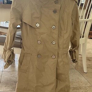 Ladies tan Trench Coat by Vertigo Paris